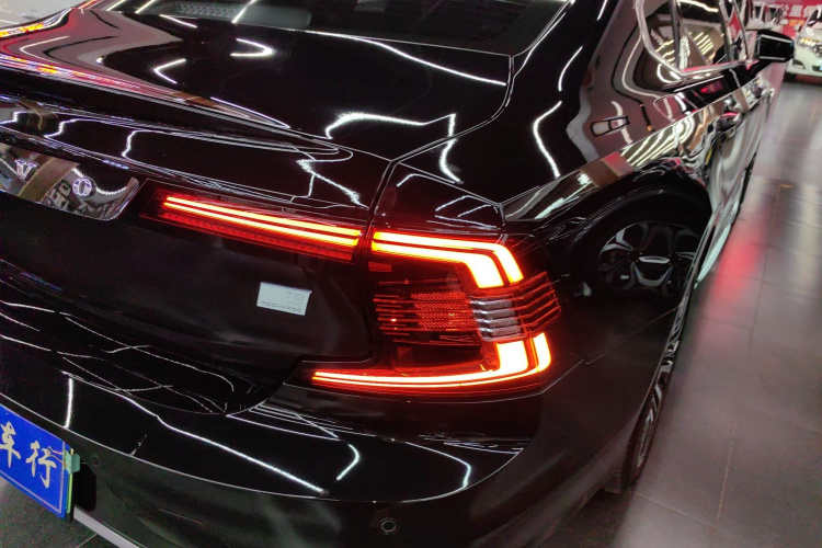 沃尔沃S90新能源 2024款 插电式混动 四驱长续航智逸豪华版车身外观9