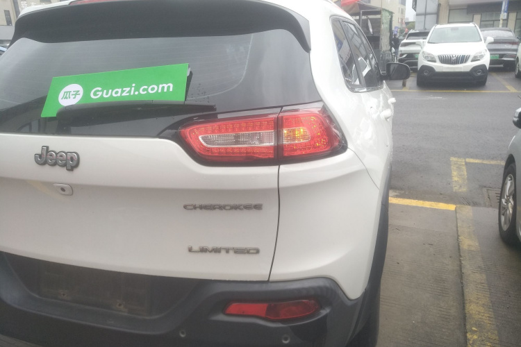 Jeep 自由光 2017款 2.0L 优越版车身外观6006