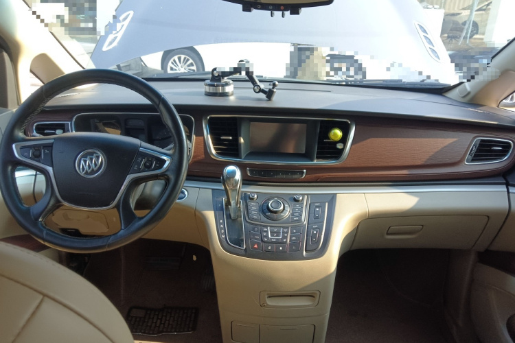 别克GL8 2014款 3.0L GT豪华商务豪雅版中控内饰12