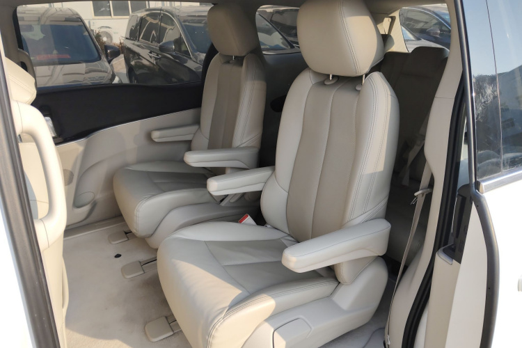 别克GL8 2023款 陆上公务舱 舒适型中控内饰21