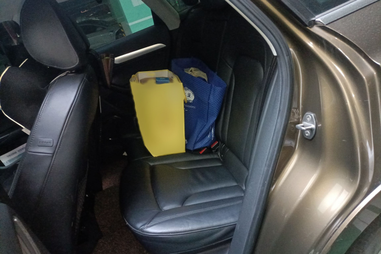 奥迪Q3 2013款 35 TFSI quattro 豪华型中控内饰7004