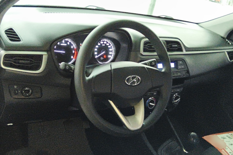 现代 瑞纳 2017款 1.4L 手动焕新版 国VI中控内饰7002