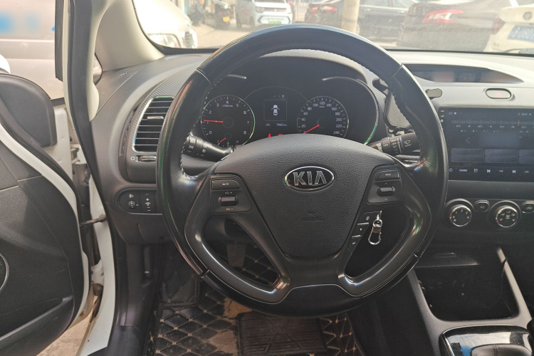 起亚K3 2016款 1.6L 手动GLS中控内饰13