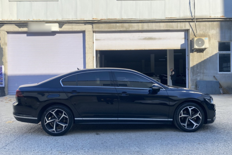 大众 迈腾 2023款 200万辆纪念版 280TSI DSG领先型车身外观6003