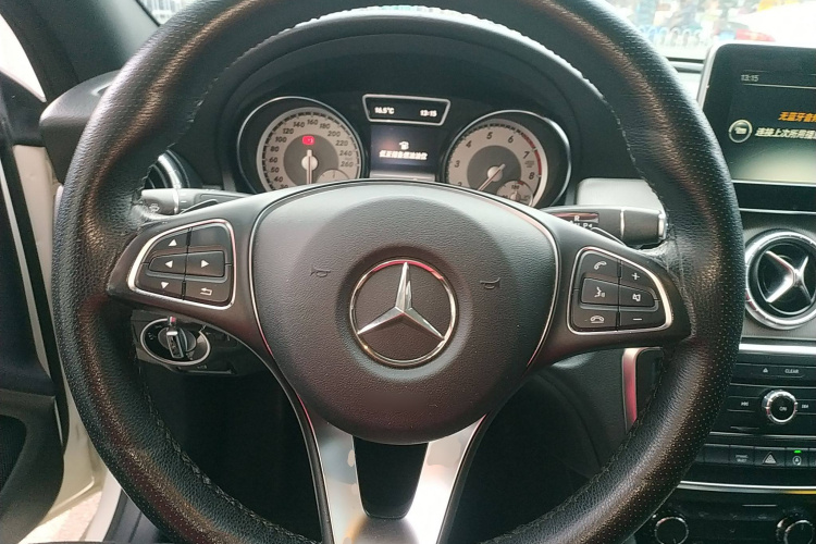奔驰CLA 2016款 CLA 200 动感型中控内饰13