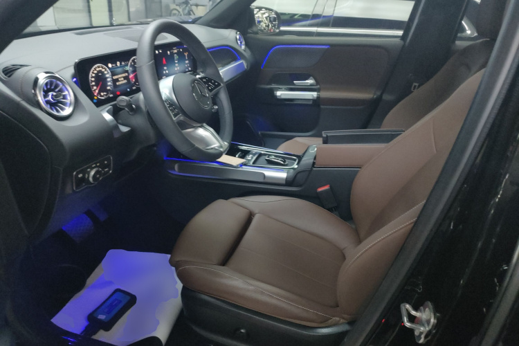 奔驰GLB 2025款 GLB 220 动感型中控内饰20
