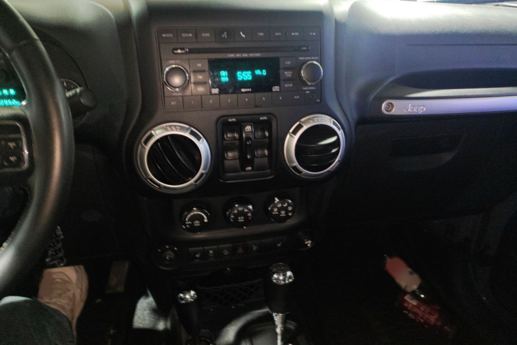 Jeep 牧马人 2015款 3.0L Sahara 四门舒享版局部细节16