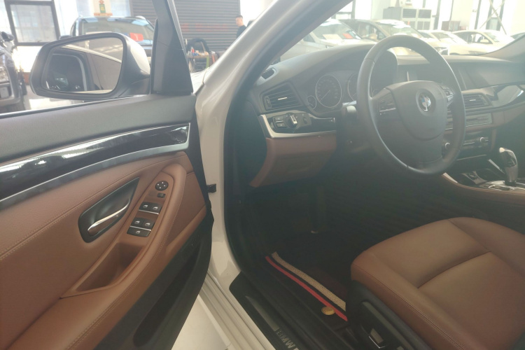 宝马5系(进口) 2014款 520i 典雅型中控内饰7002