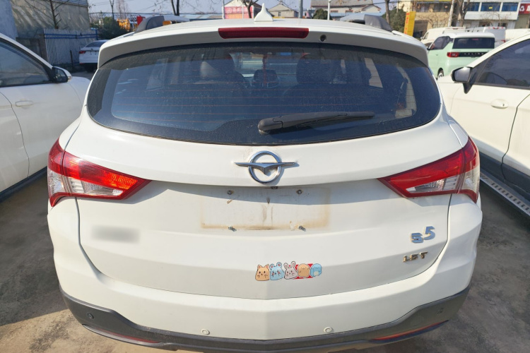 海马S5 2015款 1.5T CVT豪华型运动版车身外观6