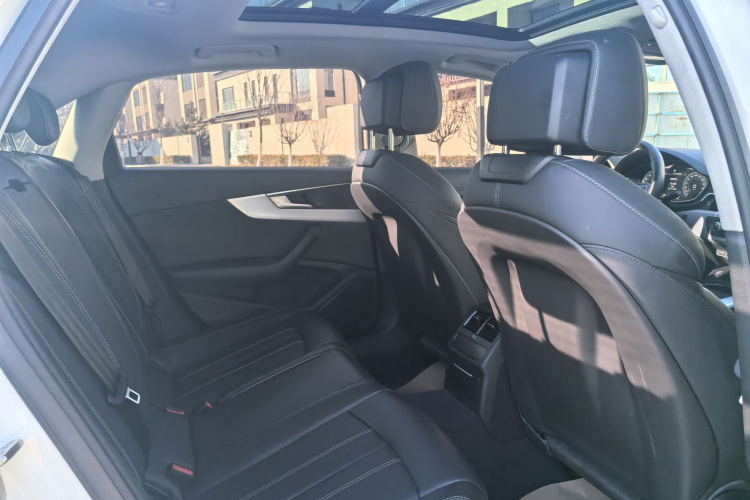 奥迪A4L 2023款 40 TFSI 时尚动感型中控内饰7003