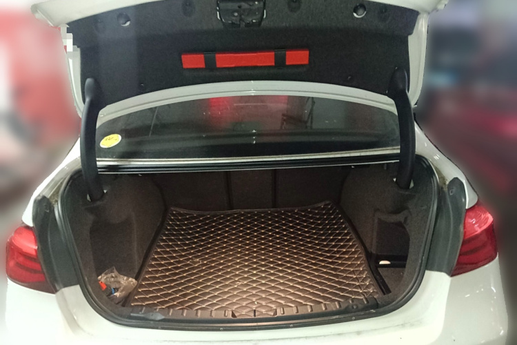 宝马3系 2017款 320i M运动型局部细节23