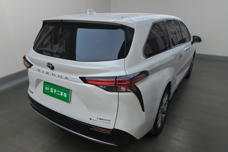 丰田 赛那SIENNA 2024款 2.5L混动 四驱尊贵版车身外观7
