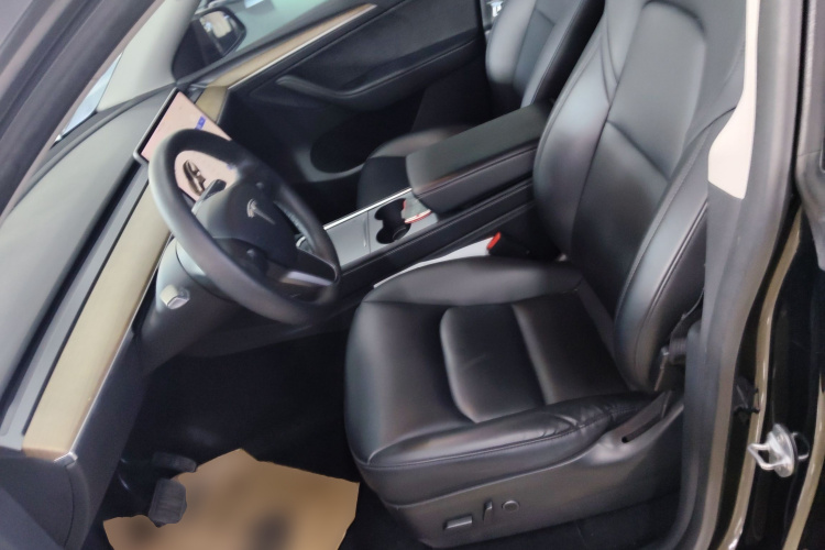 特斯拉 Model Y 2021款 长续航全轮驱动版中控内饰19