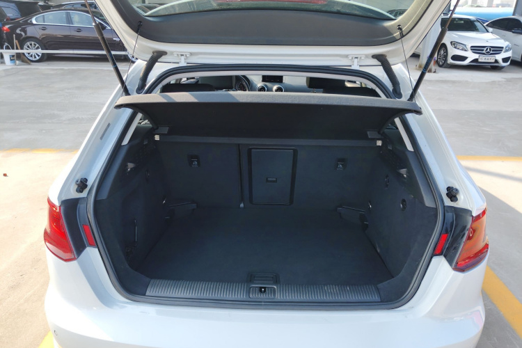 奥迪A3 2014款 Sportback 35 TFSI 自动舒适型机舱底盘23