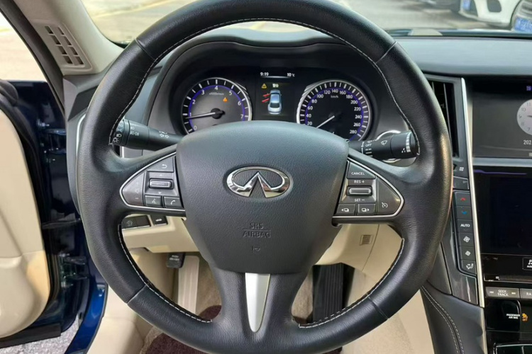 英菲尼迪Q50L 2015款 2.0T 舒适版中控内饰7003