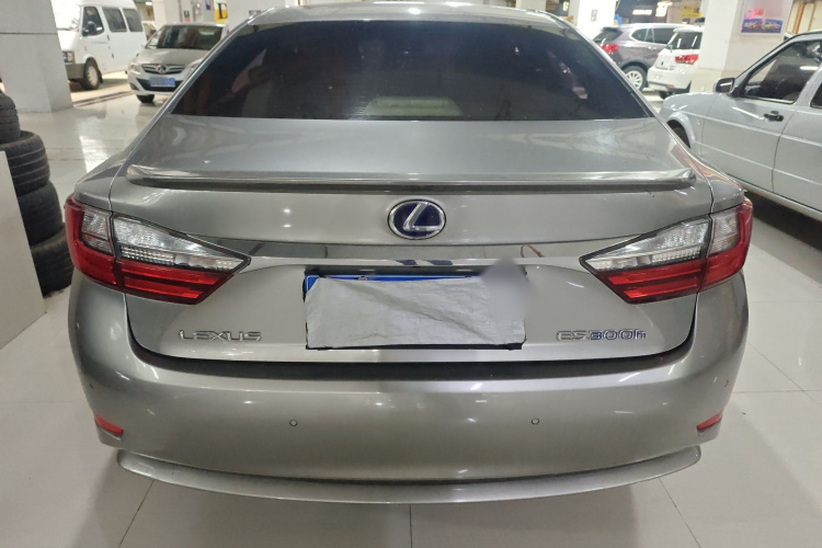 雷克萨斯ES 2015款 300h 舒适版车身外观6