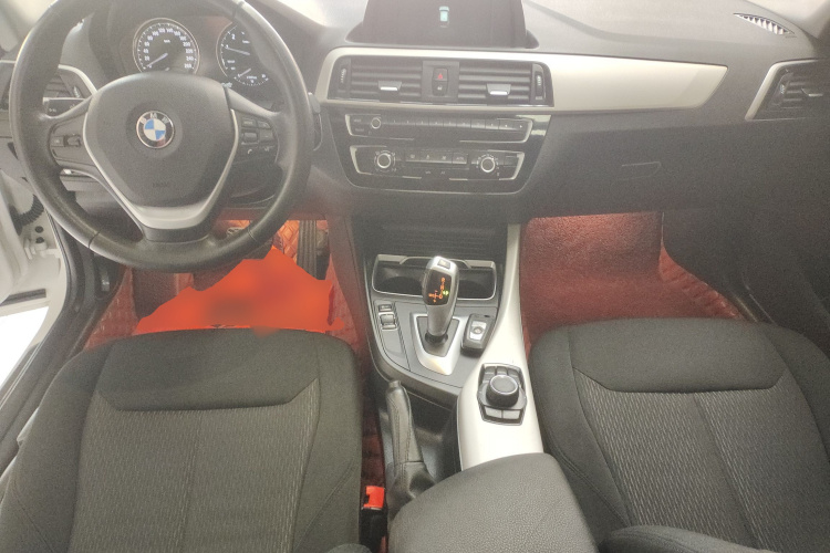 宝马1系(进口) 2018款 118i 领先型中控内饰7002