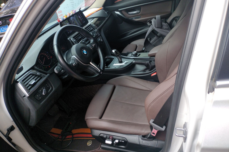 宝马3系 2018款 320Li 领先型M运动套装中控内饰19