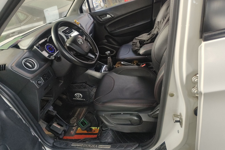中华V3 2016款 1.5L 手动舒适型中控内饰19