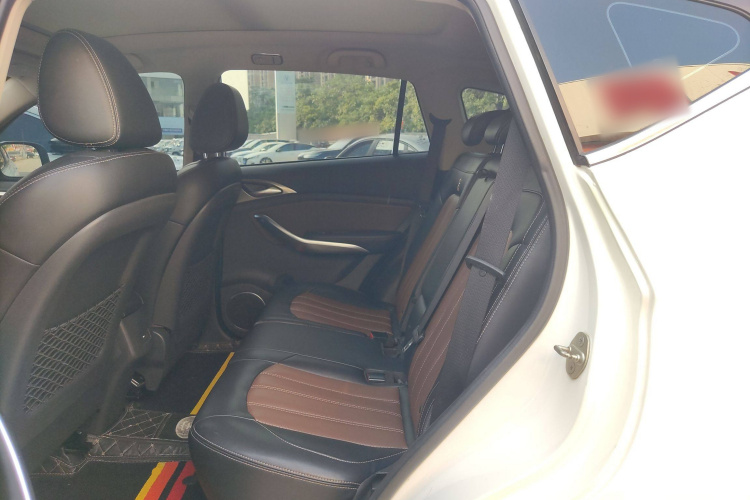 比亚迪 宋 2016款 盖世版 1.5TI 手动豪雅型中控内饰7004