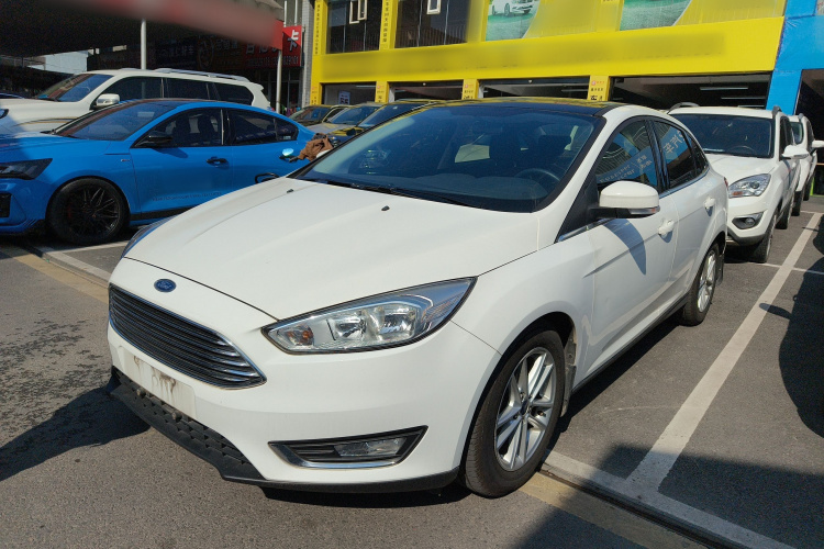 福特 福克斯 2017款 三厢 EcoBoost 180 自动精英型车身外观1