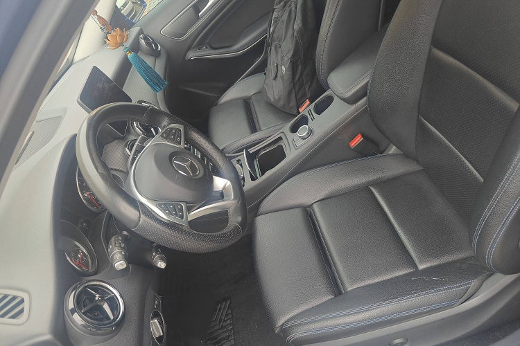 奔驰GLA 2019款 GLA 200 动感型局部细节19