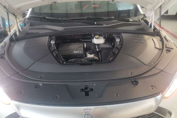 比亚迪 宋PLUS新能源 2021款 DM-i 51KM 尊荣型机舱底盘24