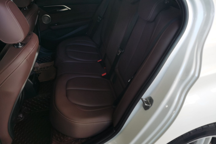 宝马1系 2023款 120i M运动曜夜版中控内饰21