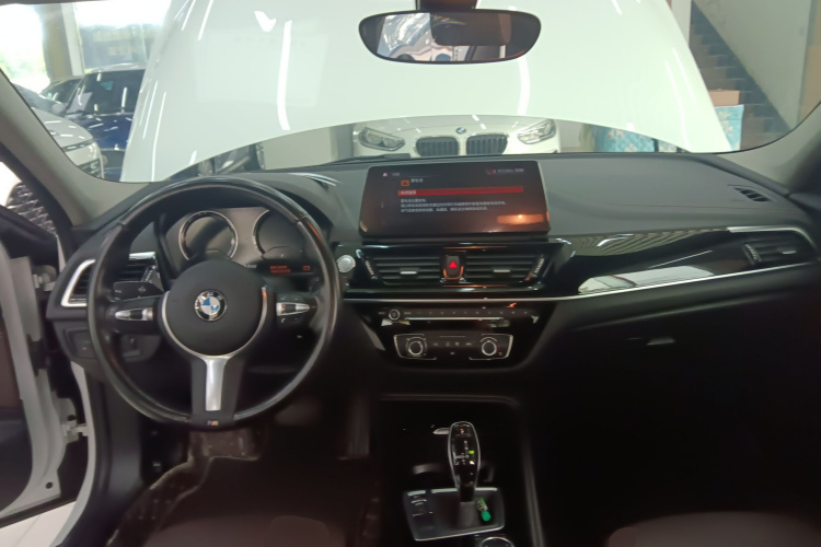 宝马1系 2022款 120i M运动曜夜版中控内饰7002