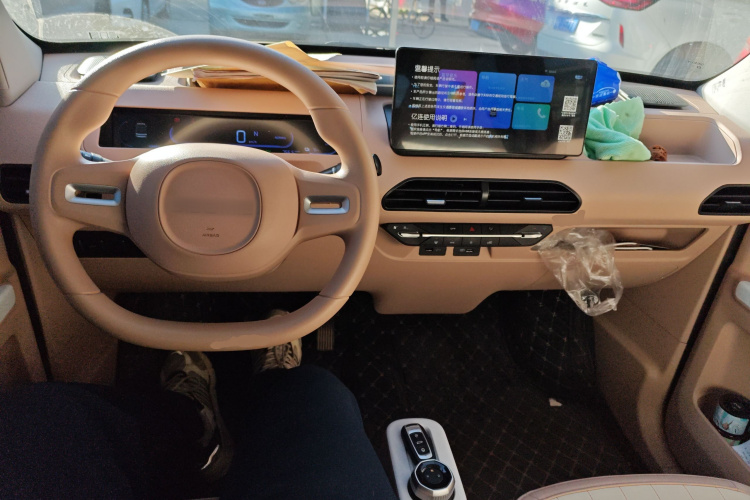 吉利银河 2024款 熊猫mini 200km 耐力熊中控内饰12