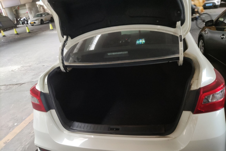 日产 轩逸 2022款 经典 1.6XE CVT舒适版机舱底盘23