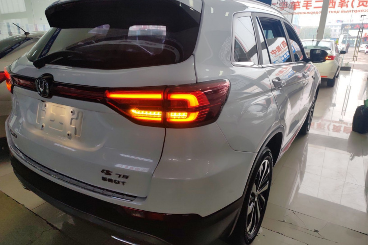 长安CS75 2021款 荣耀百万版 280T DCT领航型车身外观9