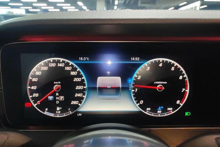 奔驰E级 2019款 改款 E 300 L 运动豪华型局部细节14