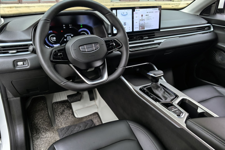 吉利汽车 帝豪 2025款 第4代 1.5L CVT龙腾版中控内饰7003
