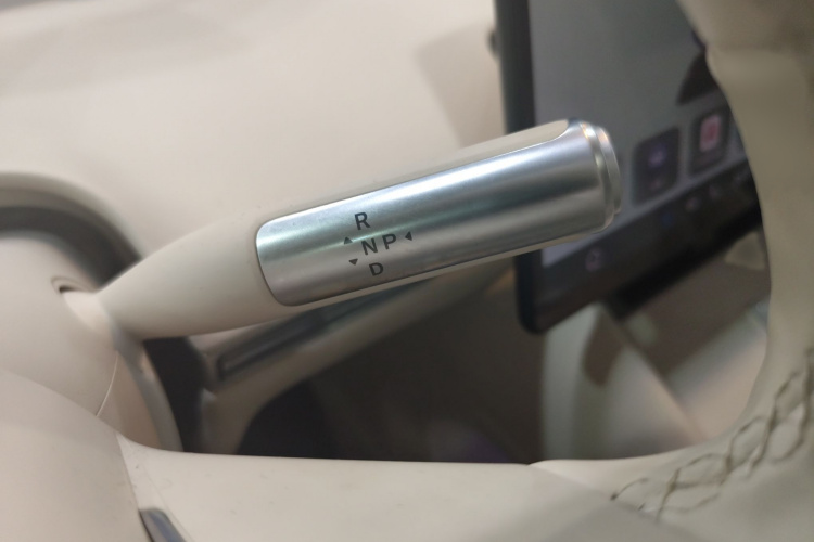 鸿蒙智行 智界R7 2025款 增程 251km Pro局部细节18