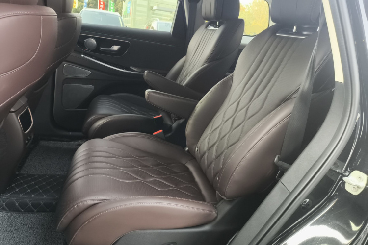 星途揽月 2023款 400T 四驱星尊版 6座中控内饰7004