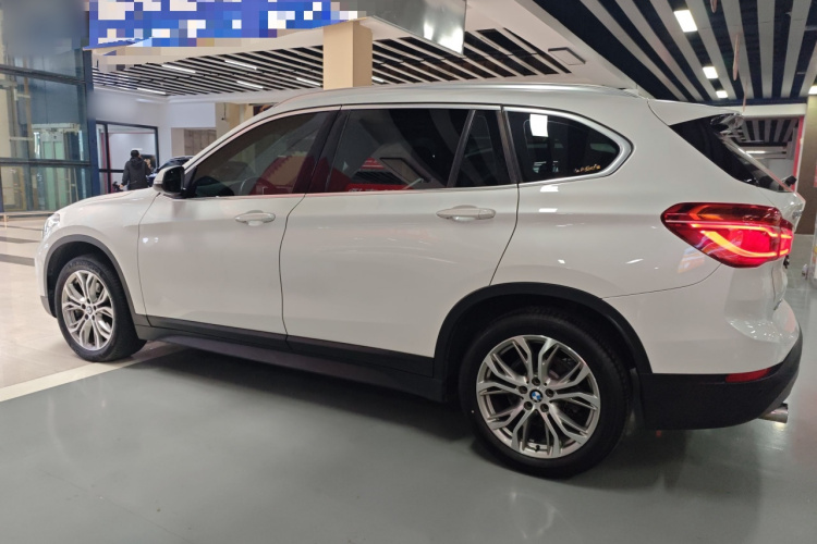 宝马X1 2019款 sDrive20Li 领先型车身外观4