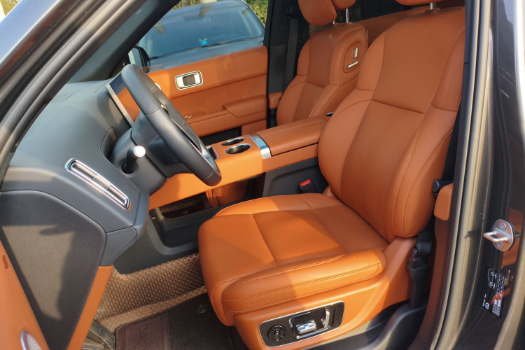 理想汽车 理想L8 2023款 Air中控内饰19