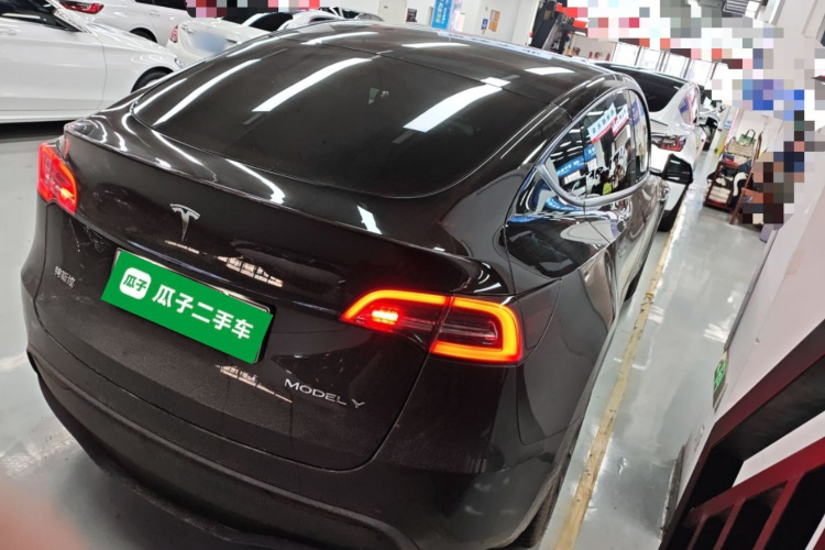 特斯拉 Model Y 2022款 后轮驱动版车身外观7