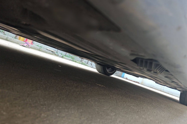 宝马3系 2019款 320i M运动曜夜版局部细节9004