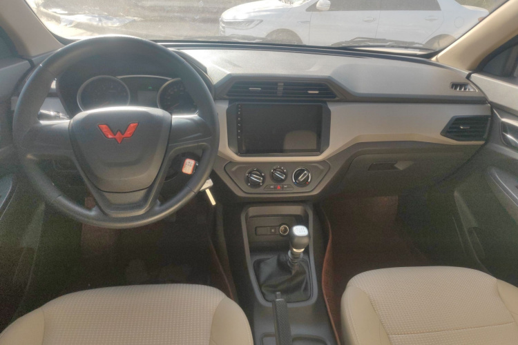 五菱汽车 五菱宏光 2021款 1.5L改款 S标准型 电动助力LAR中控内饰12