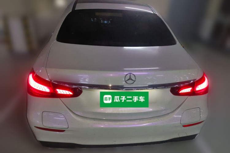 奔驰E级新能源 2021款 E 350 e L 插电式混合动力运动轿车车身外观6