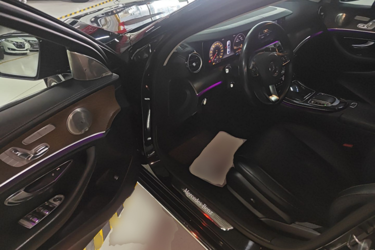 奔驰E级 2017款 E 200 L 4MATIC中控内饰7003