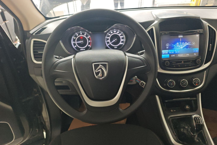 宝骏560 2015款 1.8L 手动舒适型中控内饰13