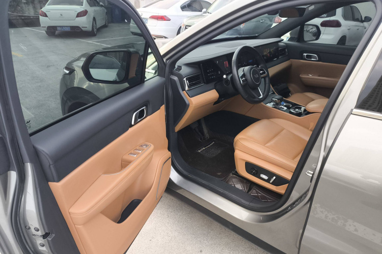 理想汽车 理想ONE 2021款 增程6座版中控内饰7003