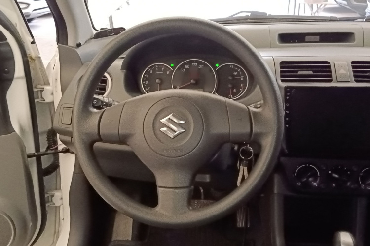 铃木 雨燕 2014款 1.5L 自动时尚型中控内饰13