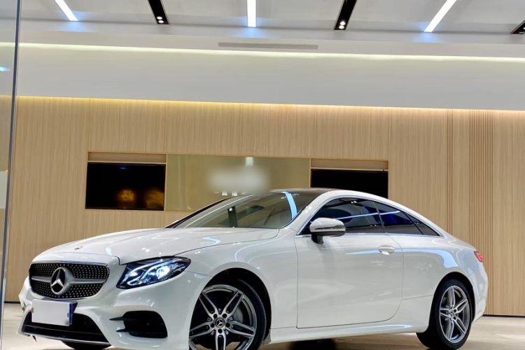 奔驰E级(进口) 2017款 E 200 4MATIC 轿跑车车身外观1