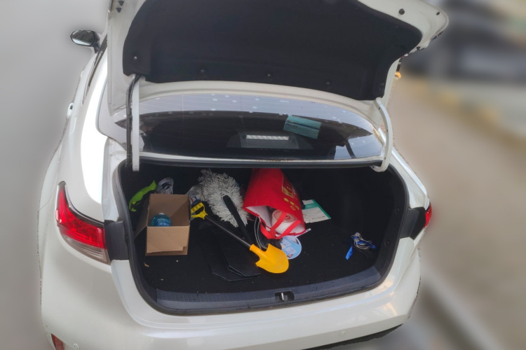 丰田 雷凌 2021款 185T CVT豪华版中控内饰23