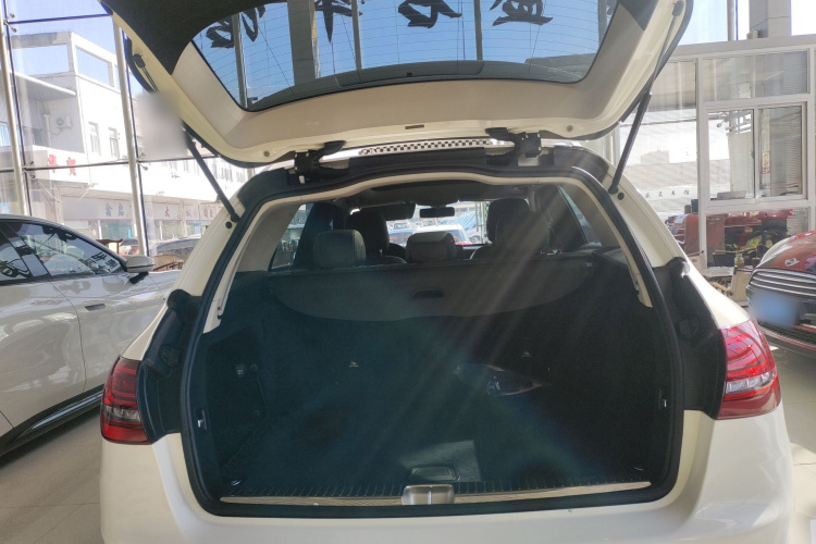 奔驰C级(进口) 2019款 C 260 旅行轿车机舱底盘23