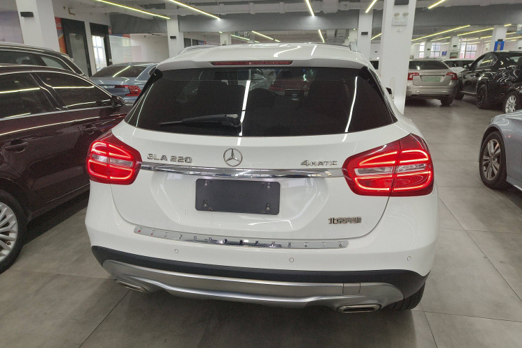 奔驰GLA 2016款 GLA 220 4MATIC 时尚型车身外观6